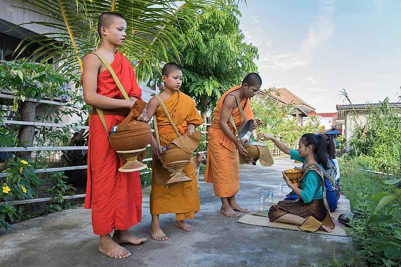 File:Buddhist alms in Si Phan Don.jpg