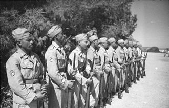 Deutsch-Arabische Legion (Arab volunteers), 1943 Bundesarchiv Bild 101I-561-1148-04, Ausbildung arabischer Luftwaffensoldaten.jpg