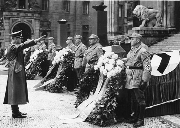 "The solemn act of state in front of the Feldherrnhalle in Munich (11 November 1939) for the seven victims of the criminal bomb attack in Bürgerbräuke