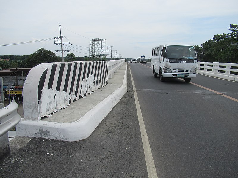 File:Bustos Flyover Bulacan 17.jpg