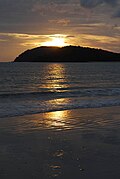 Puesta de sol en la playa de Cenang