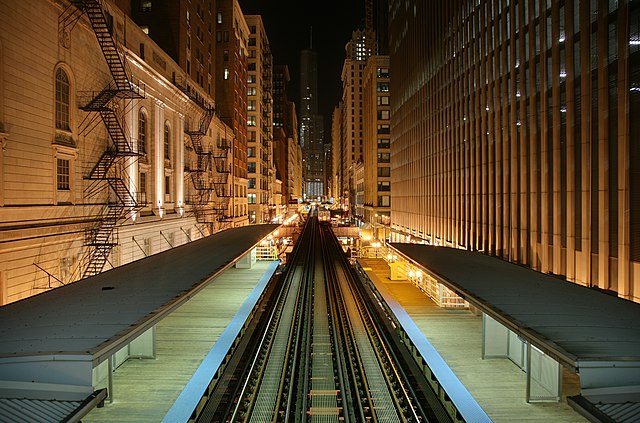 A northward view of the Chicago 'L' from Adams/Wabash in the Chicago Loop