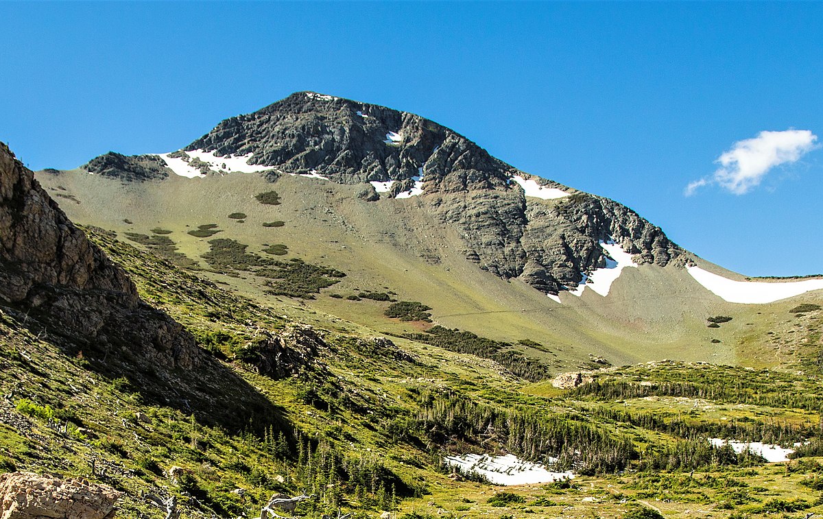 Northern mountains. Север горы Парнас.