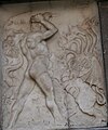 Basis der Eckpilaster, Reliefs mit Taten des Herkules, rechts innen. Herkules besiegt die Hydra.