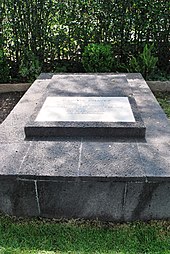 Chávez's tomb in the Panteón de Dolores, Mexico City