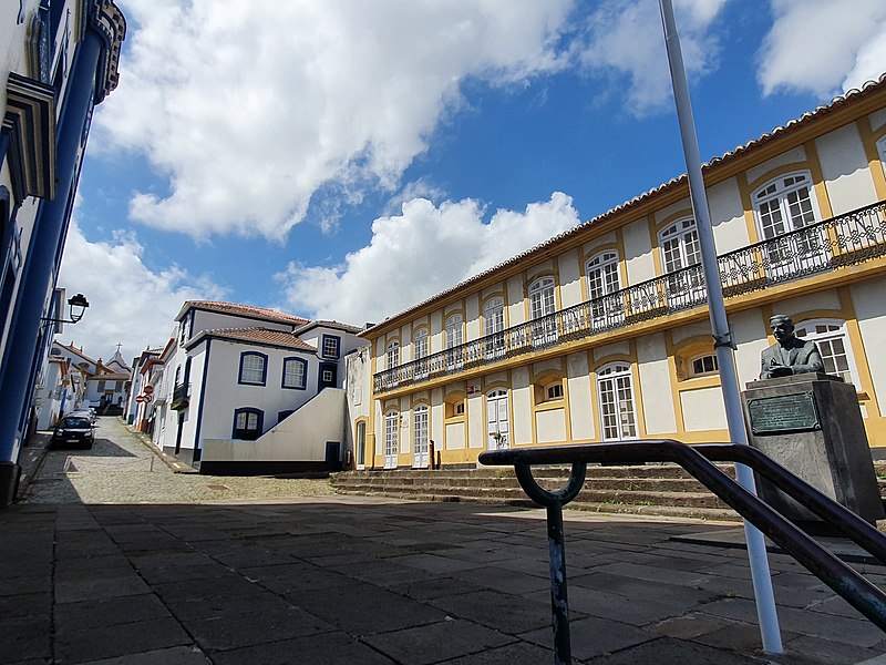 File:Casa das Tias de Vitorino Nemésio Praia da Vitória 02.jpg