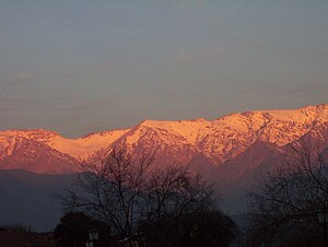 View of Sierra de Ramon from Las Condes, Santiago de Chile. At the left side is the Valle de los Quillayes, origin of Estero San Ramon and Quebrada de Ramon. Cerro de Ramon.JPG