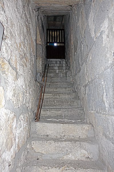 File:Château d'Annecy stairs.jpg