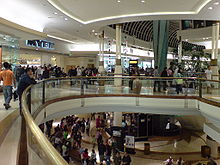 2006 interior view on the ground level looking west towards Myer Chadstone Dec2006.JPG