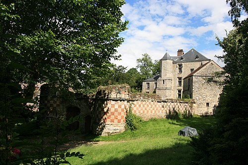 Photo - Château et pigeonnier en face de l'entrée