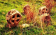 Kruisen op de middeleeuwse begraafplaats in Garlo, Bulgarije