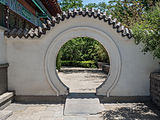 Deutsch: Durchgang im auf dem Berg der eintausend Buddhas in Jinan, China English: Passage in on the Mount of Ten Thousand Buddhas in Jinan, China