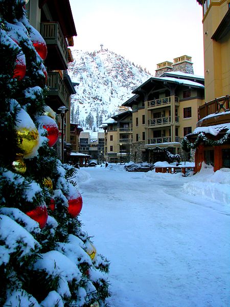 File:Christmas in Squaw Valley (3143375114).jpg