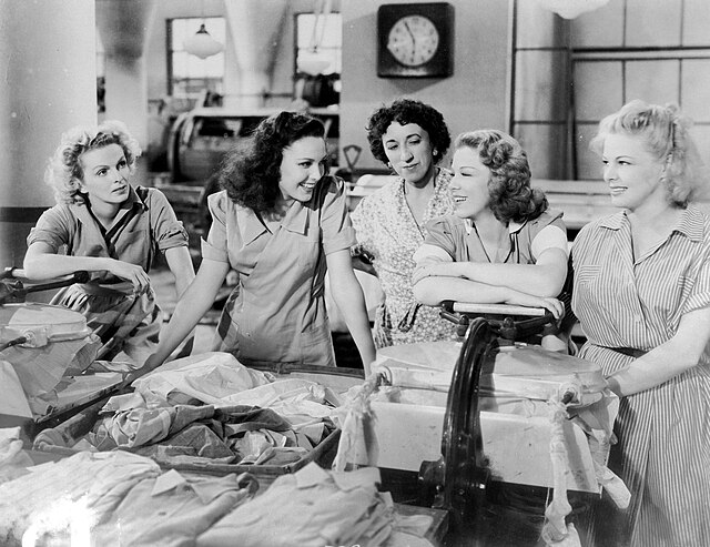 (L-R): Doris Dudley, Linda Darnell, Margaret Hamilton, Glenda Farrell and Leslie Brooks in City Without Men (1943)