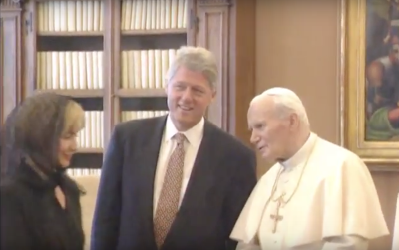 File:Clintons meet pope in 1994 F.png