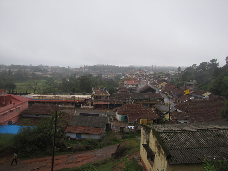 File:Commanding view of Madikeri City from Raja's Tomb (Gaddige).jpg