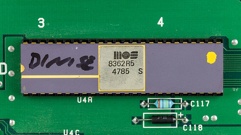 File:Commodore Amiga 1000 - main board - MOS 8362R5-7823.jpg