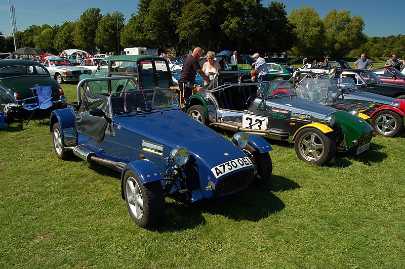 File:Corbridge Classic Car Show 2011 (5897742039).jpg