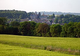 A view of the village from the Chaussée Jules César, in Courcelles-sur-Viosne