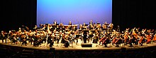 L'Orchestre régional de Cannes-Provence-Alpes-Côte d’Azur (devenu orchestre national en région en 2022), associé ici à l'Orchestre philharmonique de Nice, sous la direction de Philippe Bender en 2009.