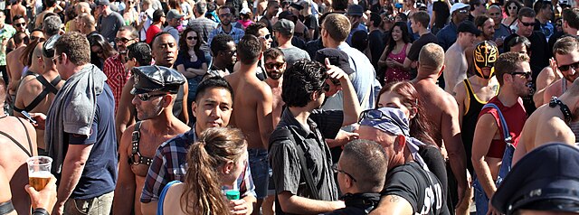 File:Crowd banner, folsom street fair, san francisco (2012) (8028070775).jpg - Wikimedia Commons