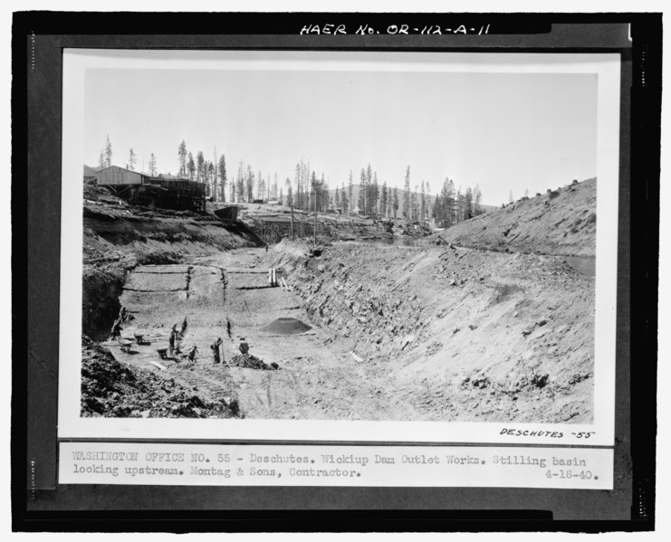 File:DESCHUTES, WICKIUP DAM OUTLET WORKS. STILLING BASIN LOOKING UPSTREAM. MONTAG and SONS, CONTRACTOR. Photocopy of historic photograph (original photograph on file at National Archives, HAER OR-112-A-11.tif