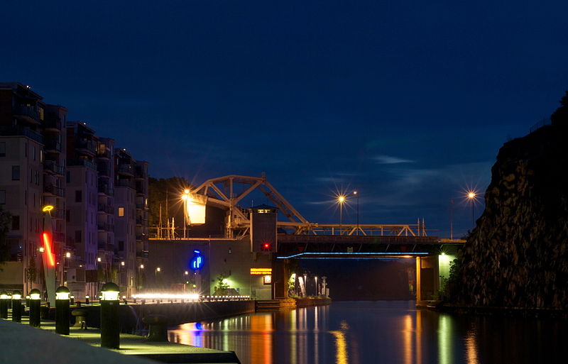 File:Danviksbron June 2011.jpg