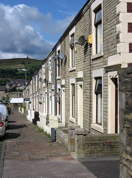 File:Darwen - terrace on Brandwood Road-geograph-4086940-by-Dave-Bevis.jpg