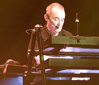 <span class="mw-page-title-main">Dave Greenfield</span> English rock keyboardist (1949–2020)