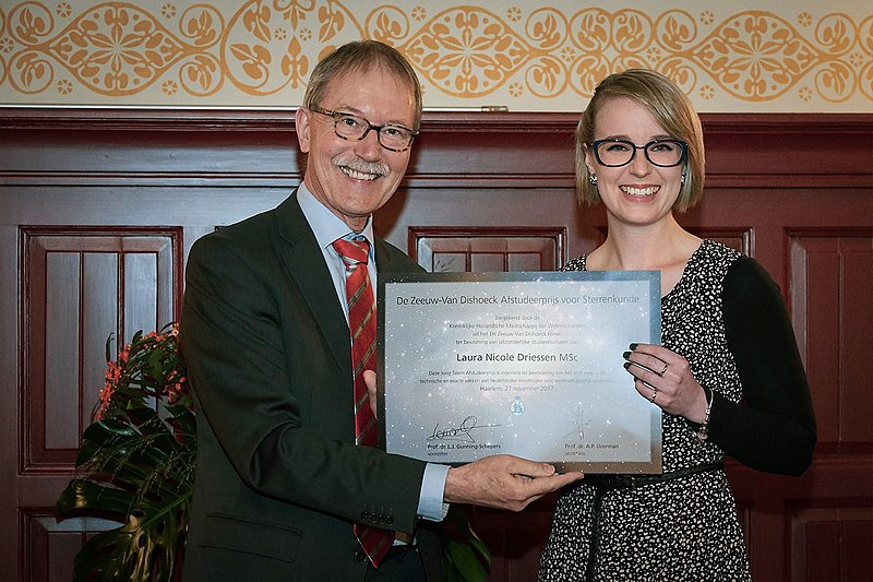 File:De Zeeuw-Van Dishoeck Graduation Prize for Astronomy 2017 Awarded to Laura Driessen (38027123604).jpg