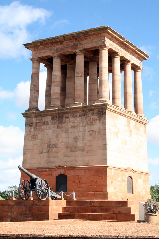 The Honoured Dead Memorial, commemorating the Siege of Kimberley, was designed by Baker. The architecture was influenced by the Nereid Monument at Xan