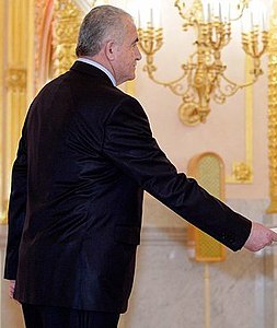 Dmitri Medvedev avec Oleg Yesayan (rognée) .jpg