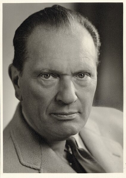 File:ETH-BIB-Dunkel, William (1893-1980)-Portrait-Portr 00074.tiff