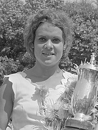 Evonne Goolagong (1971).jpg