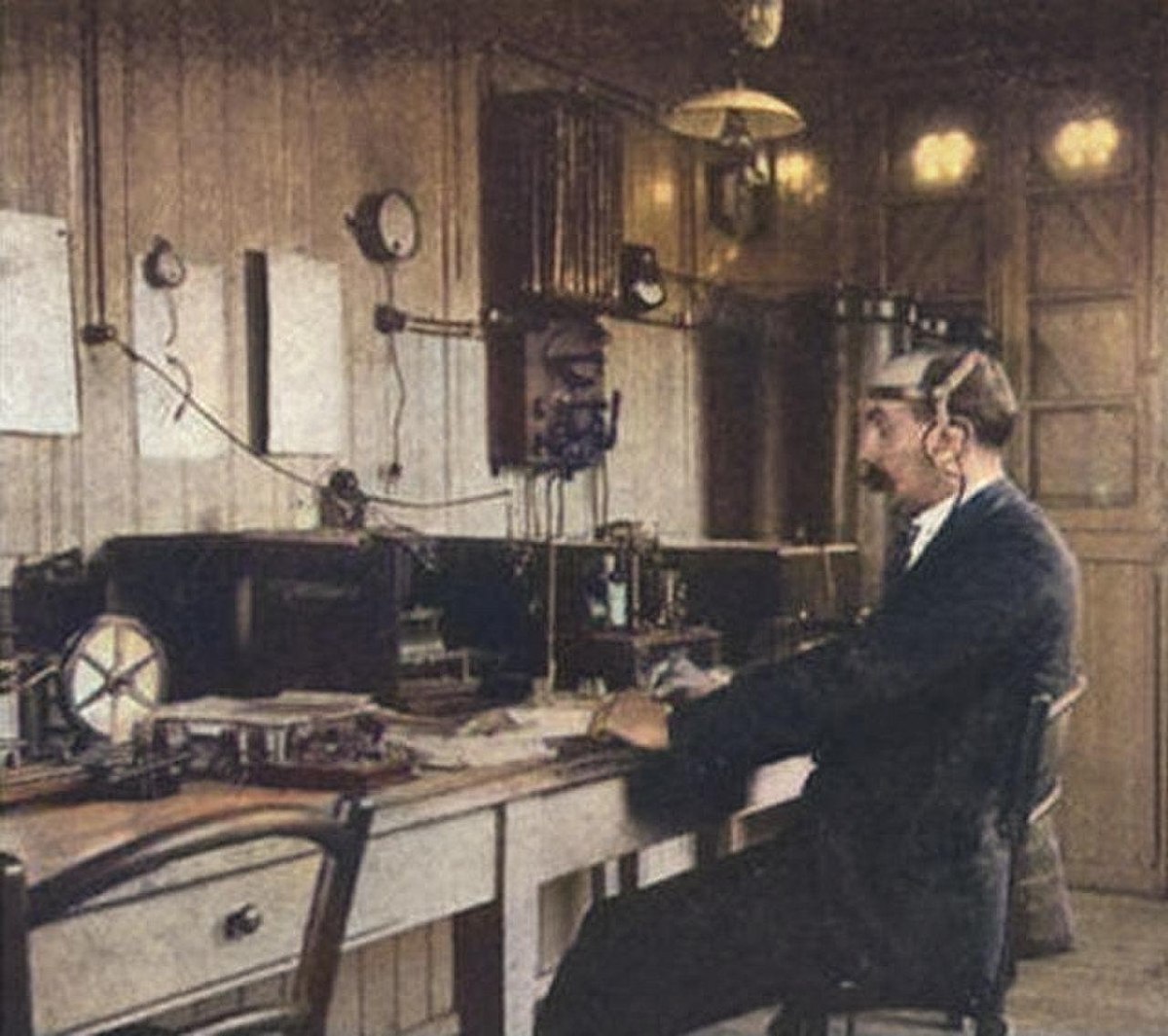 the first radio invented by guglielmo marconi