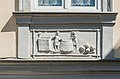 English: Parapet relief below window Deutsch: Parapet-Relief unter Fenster