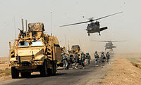 増加装甲を装着したケイマン・プラス。イラク国内、バスラ周辺、2009年。