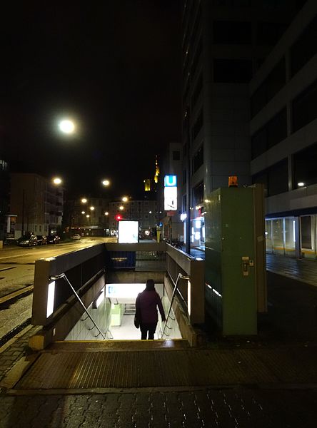 File:Frankfurt am Main - U-Bahnhof Grüneburgweg (16204001475).jpg