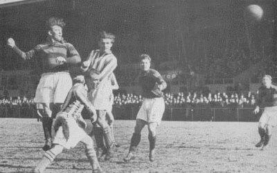 Match against AB around 1940. Frem players (hooped shirts): Pauli Jørgensen (far left), Johannes Pløger (2nd from right) and Erling Sørensen (far righ