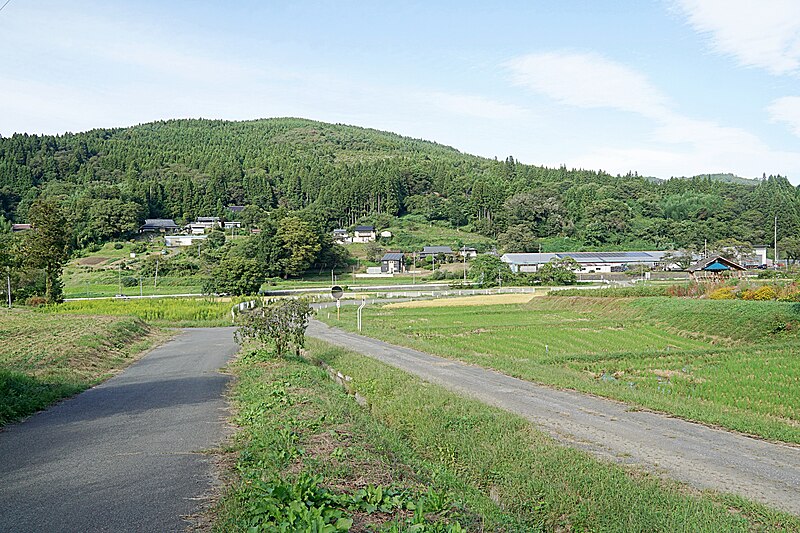File:Fujisawa town Horowa elementary school ruins and Mt. Horowa.jpg