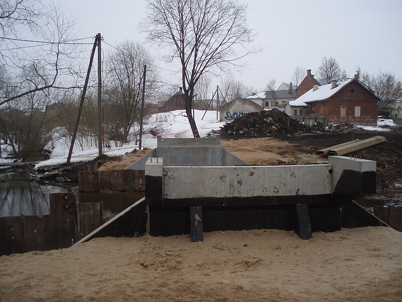 File:Future footbridge in Rēzekne 2011-03-19.jpg