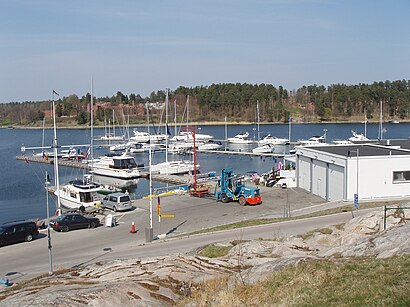 Vägbeskrivningar till Gåshaga Marina med kollektivtrafik