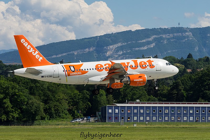 File:G-EZBG Airbus A319-111 A319 - EZY "Hamburg" (28257493865).jpg