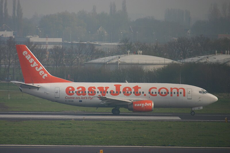 File:G-IGOB Boeing 737 Easyjet (8609782673).jpg