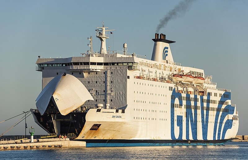 File:GNV Cristal (ship, 1989), Sète 2018.jpg