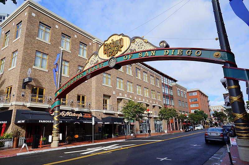 File:Gaslamp district (8280047218).jpg