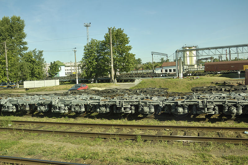 File:Gauge changing in Brest, Belarus 02.jpg