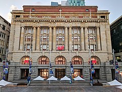 H&M, Forrest Place General Post Office, Perth, January 2018 01.jpg