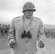 Patton discursando para tropas norte-americanas na Irlanda do Norte, 1944.