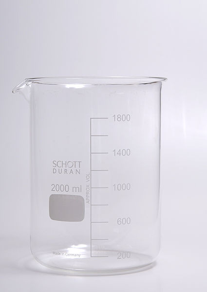 https://upload.wikimedia.org/wikipedia/commons/thumb/1/12/Glass_2000ml_beaker.jpg/425px-Glass_2000ml_beaker.jpg